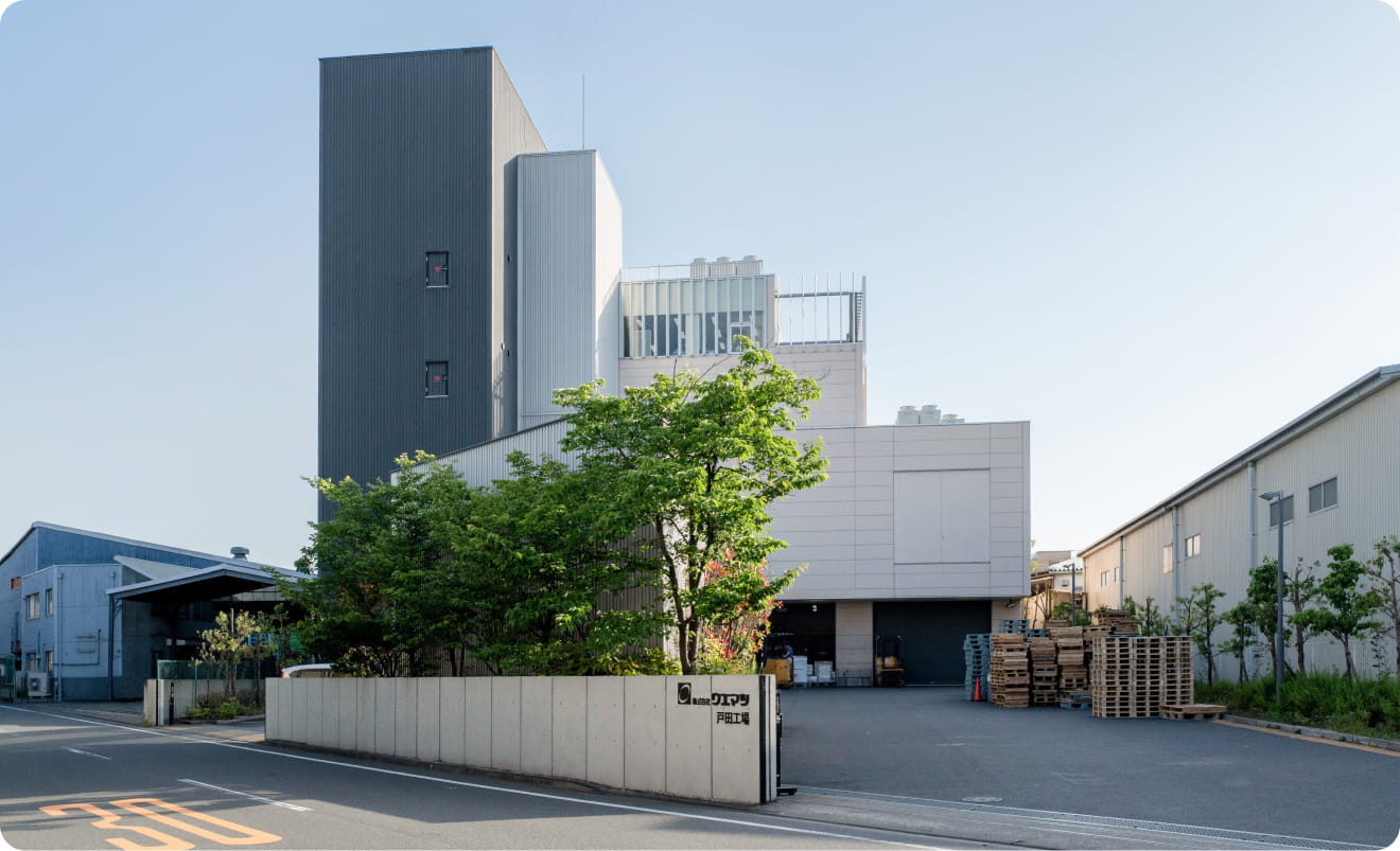 表彰式で経済産業大臣賞を受賞するウエマツ戸田工場